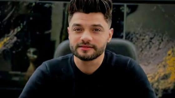 المطرب أحمد عامر