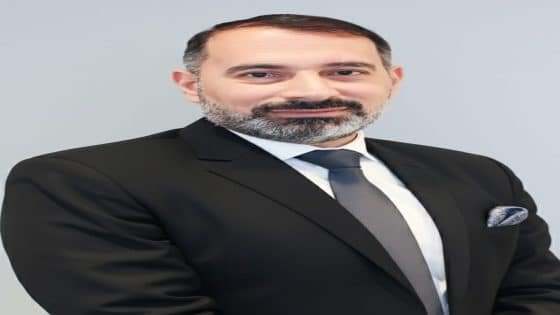 الدكتور عمرو عكاشة