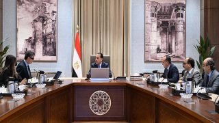 رئيس الوزراء خلال اجتماعه مع وزير التموين 