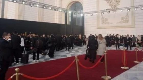 استعدادات الريد كاربت لاستقبال نجوم رمضان بحفل الشركة المتحدة – القاهرة تايمز