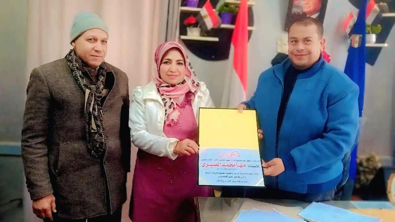 تكريم الدكتورة مها الصيري من الإدارة التعليمية والتعليم المجتمعي