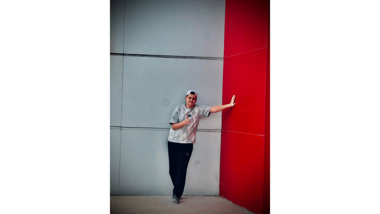 عبدالله بودة.. شاب من الجيزة يحقق نجاحًا لافتًا في عالم التسويق الرقمي بعمر 16 عامًا