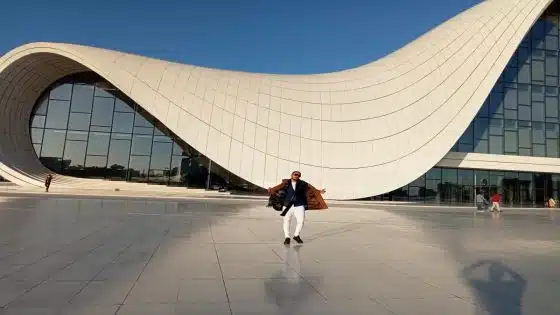 ياسر خضراوي.. صوت الصعيد الذي أصبح ضمير الإعلام