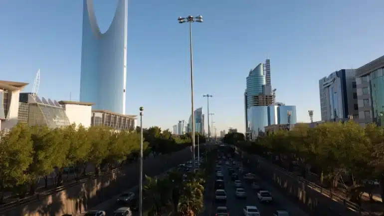 صفقة كبرى بقيمة 2.52 مليار ريال.. “الفطيم” تستحوذ على 49.95% من “سينومي ريتيل” السعودية