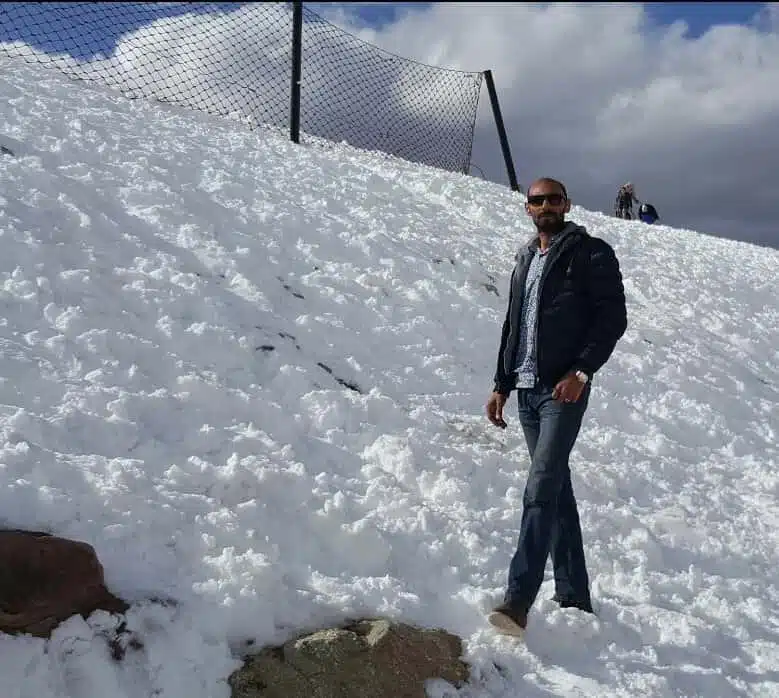 الفنان وليد محمد عبده