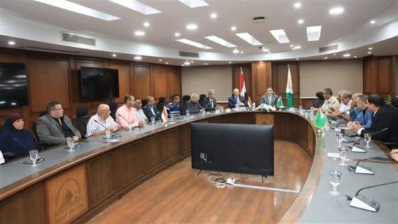 محافظ الجيزة يسلم 20 عقد تقنين أراضي
