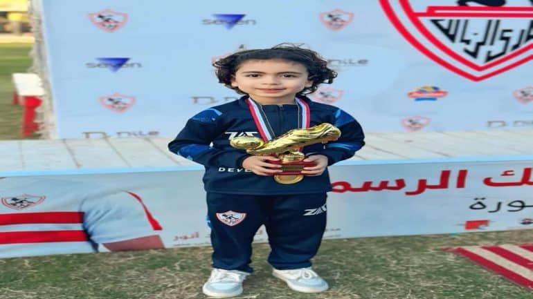 أحمد القرش.. موهبة واعدة من الدقهلية تحلم بالمجد الكروي