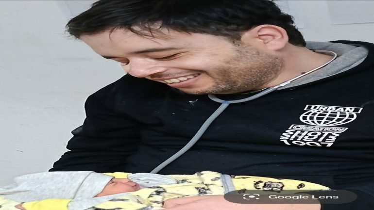 هل تموت الموهبة في ظل الضغط اليومي؟ اعتماد الدكتور محمود أبوالعزم كاتبًا للابتهالات بإذاعة القرآن الكريم يُوضح