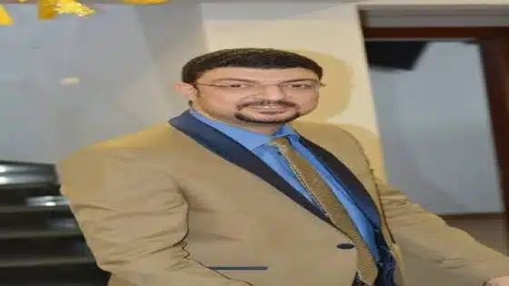 الإدارجي عمرو إسماعيل… قصة نجاح شاب مصري ألهم الآلاف بأسلوبه السهل فى تعليم الإدارة الحديثة على السوشيال ميديا”