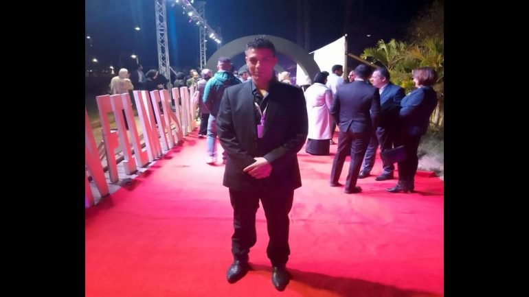 توفيق ضيف.. منفذ ديكور من طراز خاص ومسيرة حافلة بـ56 عملًا فنيًا