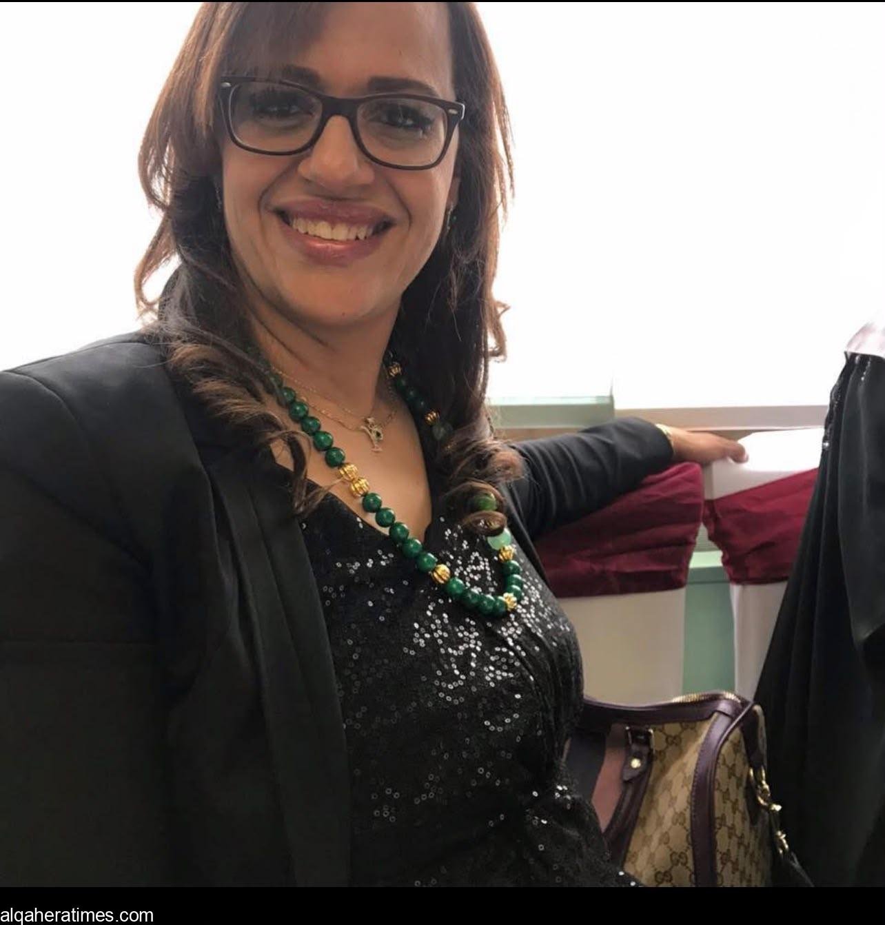 الكاتبة حنان منصور