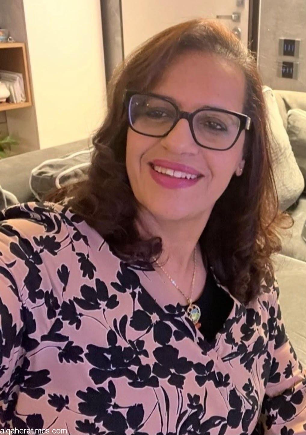 الكاتبة حنان منصور