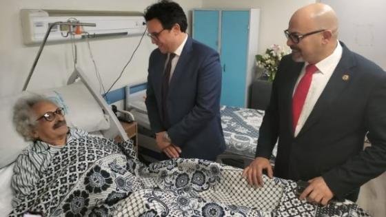 «بعد جراحة تغيير مفصل».. وزير الثقافة يزور الكاتب صنع الله إبراهيم ويطمئن قراءه على حالته – القاهرة تايمز