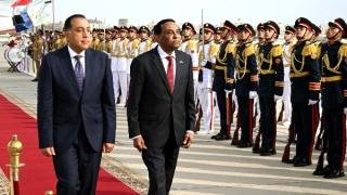 «بمراسم استقبال رسمية».. رئيس الوزراء يستقبل نظيره السوداني بمطار القاهرة الدولي – القاهرة تايمز