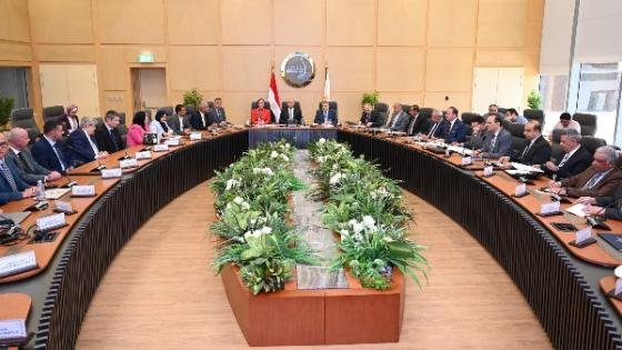 “فليطمئن الجميع”.. كامل الوزير: لن يُضار أحد من العاملين في جمع مخلفات السفن بقناة السويس – القاهرة تايمز