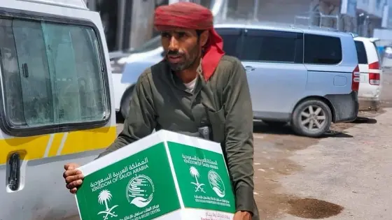 مركز الملك سلمان للإغاثة يوزّع 1,350 كرتونًا من التمر في مديرية صالة بتعز – القاهرة تايمز